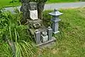 尼寺跡に残るもう1つの礎石（下敷部分）