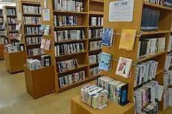 笠原分館の書架