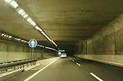 高針JCTからのランプ合流地点（名二環外回り）。合流部の左レーンは植田IC出口レーンと供用。