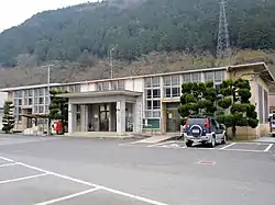 解体前の旧高梁市役所成羽地域局(旧・成羽町役場)