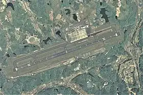 高松空港付近の空中写真(2009年)国土交通省 国土地理院 地図・空中写真閲覧サービスの空中写真を基に作成