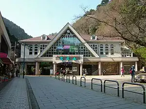 本社がある清滝駅