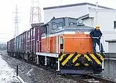 中越パルプ工業専用線から高岡貨物駅へ進入する貨物列車