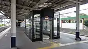 鉄道駅ホームの待合室
