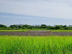 ヘリパッドは管理事務所から約150m離れた碓氷川河川敷に所在