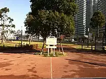 公園南側の出入り口（西方）付近