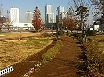 植物や樹木が多く変化に富む