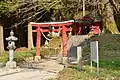 鷹屋神社（霧島市溝辺町麓）神威をおそれて高屋山上陵付近から遷座したという。