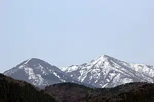 丈競山を丸岡町方面より望む