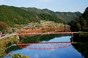 武並橋と木曽川。（岐阜県恵那市、2011年（平成23年）11月）