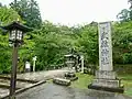 武雄神社社号標と参道