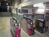構内(東口付近、2005年9月)