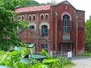 滝の上発電所建屋側面
