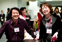 左:俳優の辰巳琢郎と（2007年）