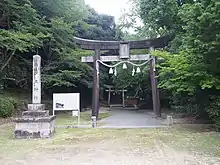 鳥居、参道