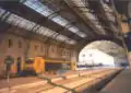 ポルトボウ駅停車中のタルゴ客車