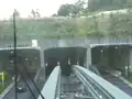 正面に見えるのが多摩丘陵トンネル