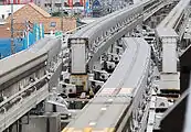 跨座式モノレールのシングルクロッシング分岐器、可動中の状態。