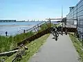 右岸 起点（現在は河口まで通行可能）