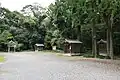 境内社（左端に摂社宮目神社）