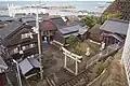 背後の段丘上から見た集落
