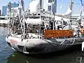 竹芝桟橋に係留中のタラ号（船尾側）