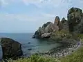 立神園地の遊歩道から（女岩は男岩の後ろに隠れている）
