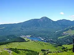 比較的なだらかな地形の北八ヶ岳(車山山頂より・正面は蓼科山)