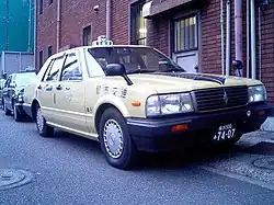 神奈川都市交通のタクシー(日産・セドリック営業車)
