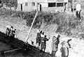 水路造成工事作業風景(1943年ころ。男子が不足し婦人の姿がめだつ)