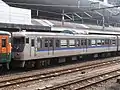 右がクハ111形7700番台西向き（7750番台）30N車。