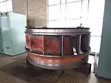 一時的に外された直径2mの水車
