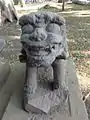 以前の狛犬（右）（2016年4月29日撮影）