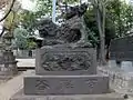 狛犬（右）（2016年4月10日撮影）