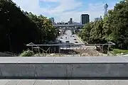 天王寺区・天王寺公園(路花が御手洗礼と一緒に観客の前で「音痴の聖歌」を歌っていた。)