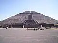 太陽のピラミッド正面