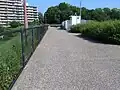 西側から見た遊歩道