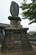 右・真崎照郷翁表彰碑と左・踏車廃止機械灌漑創設記念碑(いずれも佐賀市巨勢町)