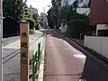 鉄砲坂を東方向に上る（2017年9月24日撮影）