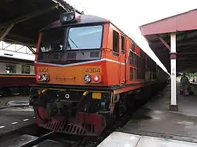新塗装の4304号機ウボンラーチャターニー駅にて