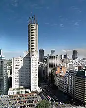 ペロン時代に建設されたアラス・ビル