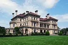 ルネッサンスリバイバルスタイルで建てられたロードアイランド州ニューポートのブレーカーズは、米国で最も有名な19世紀の邸宅の1つ。