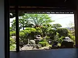 執筆の間から眺めた庭。
