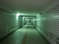 駅改築後の地下道。