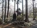 境内（石碑は勝頼辞世の句）