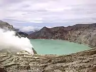 イジェン山の火口湖