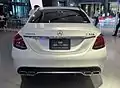 AMGエンブレムが左に、車名エンブレムが右に配置されている例（メルセデスAMG・C63 S）