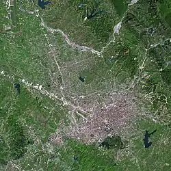 ティラナの衛星写真の位置図