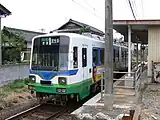 鳥羽中駅に停車する770形(2009年6月)