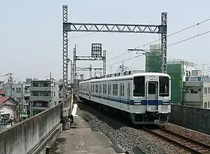 大師線を走行する列車(2011年5月)